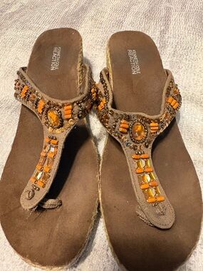 Vintage Kenneth Cole Reaction Chocolate Brown Kitten Heel w/ Bead Embellishment